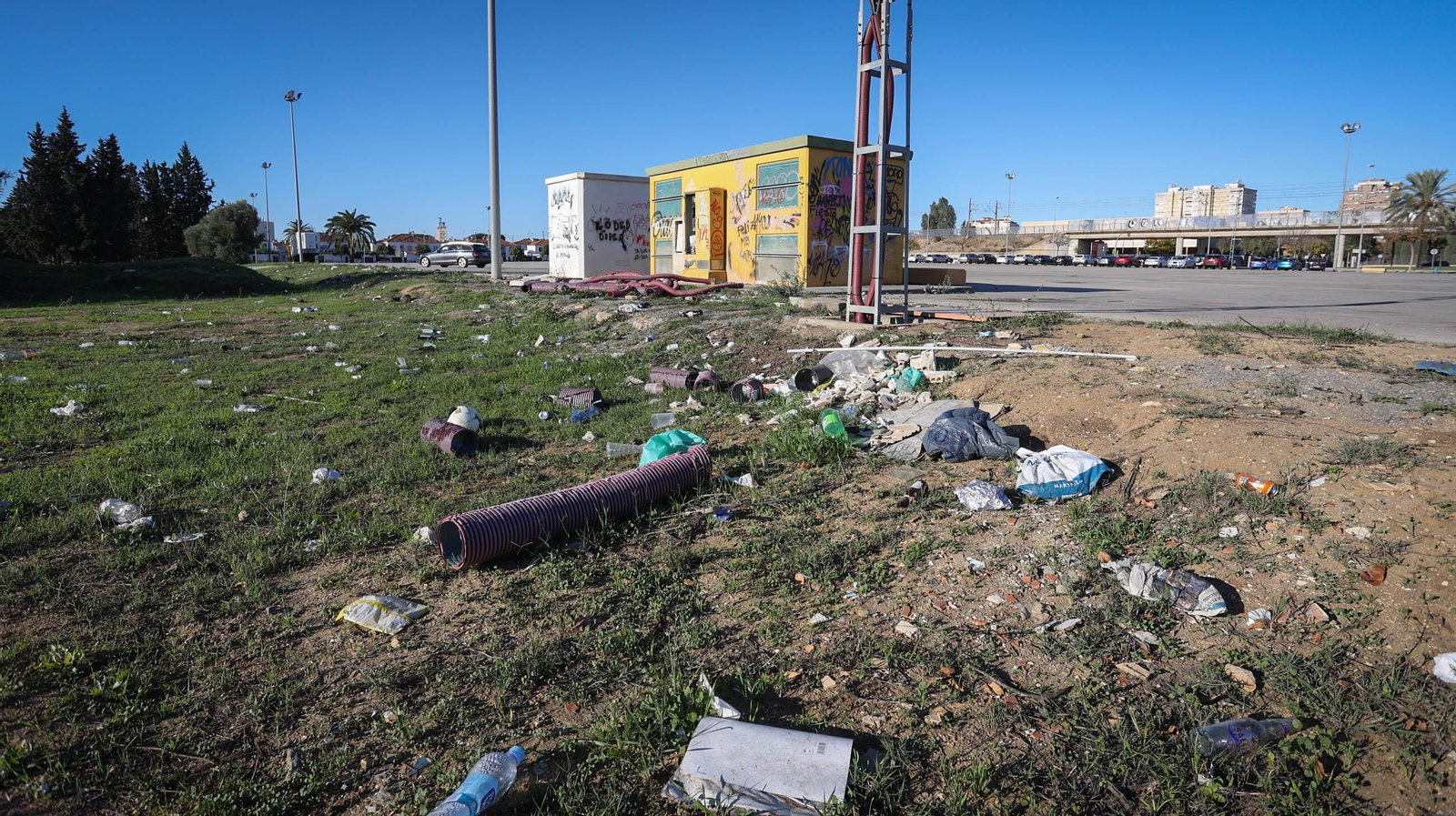 Basura, cochambre y escombros en Chapín
