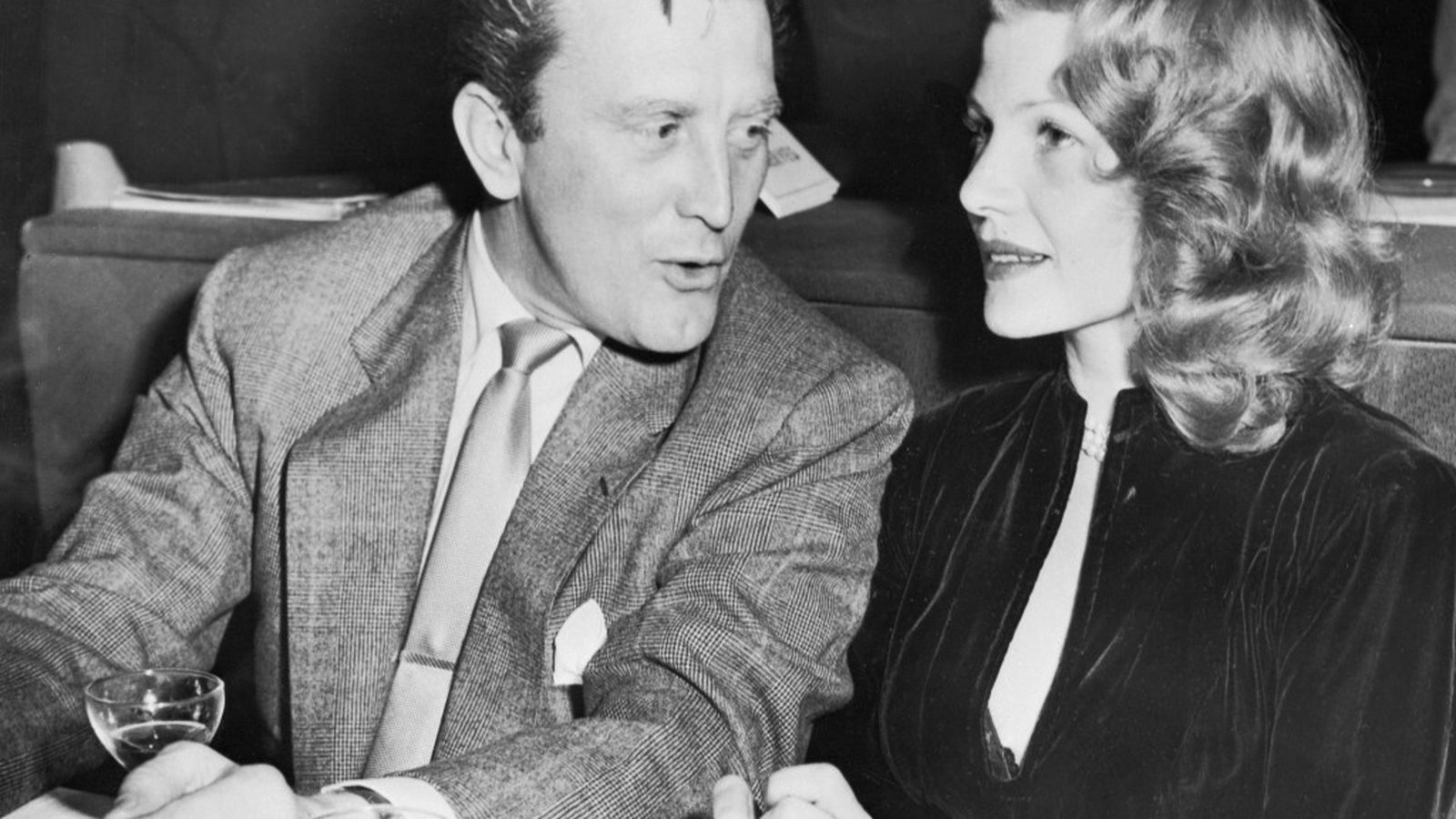 Con Rita Hayworth, quien (dicen) fue una de sus numerosas conquistas.