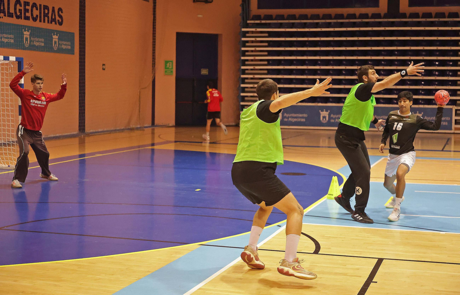 Fotos del entrenamiento del Balonmano Ciudad de Algeciras