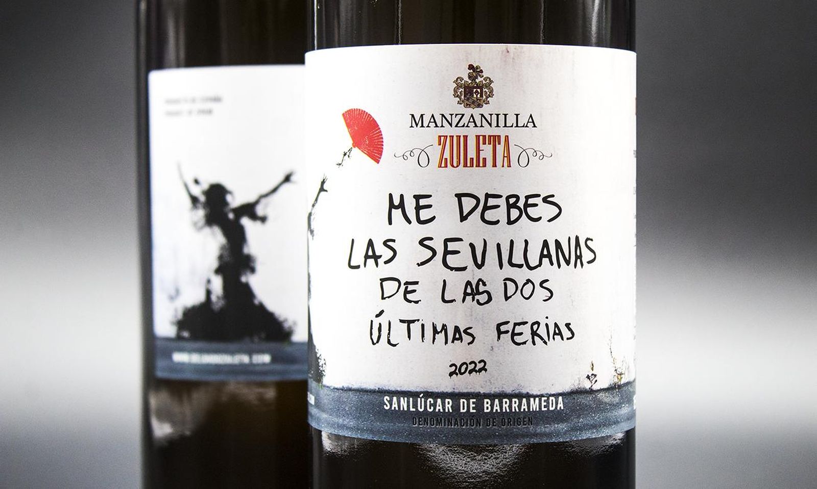 La etiqueta de la manzanilla de Delgado Zuleta se ha hecho viral días antes de comercializarse con la frase "Me debes las sevillanas de las dos últimas ferias".