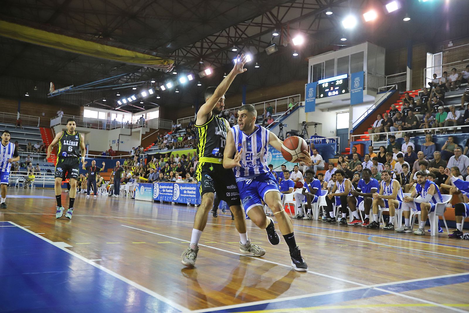 Imágenes de la Primera jornada de la fase final a LEB Plata: Huelva Comercio Viridis vs Refitel Basket Lliria