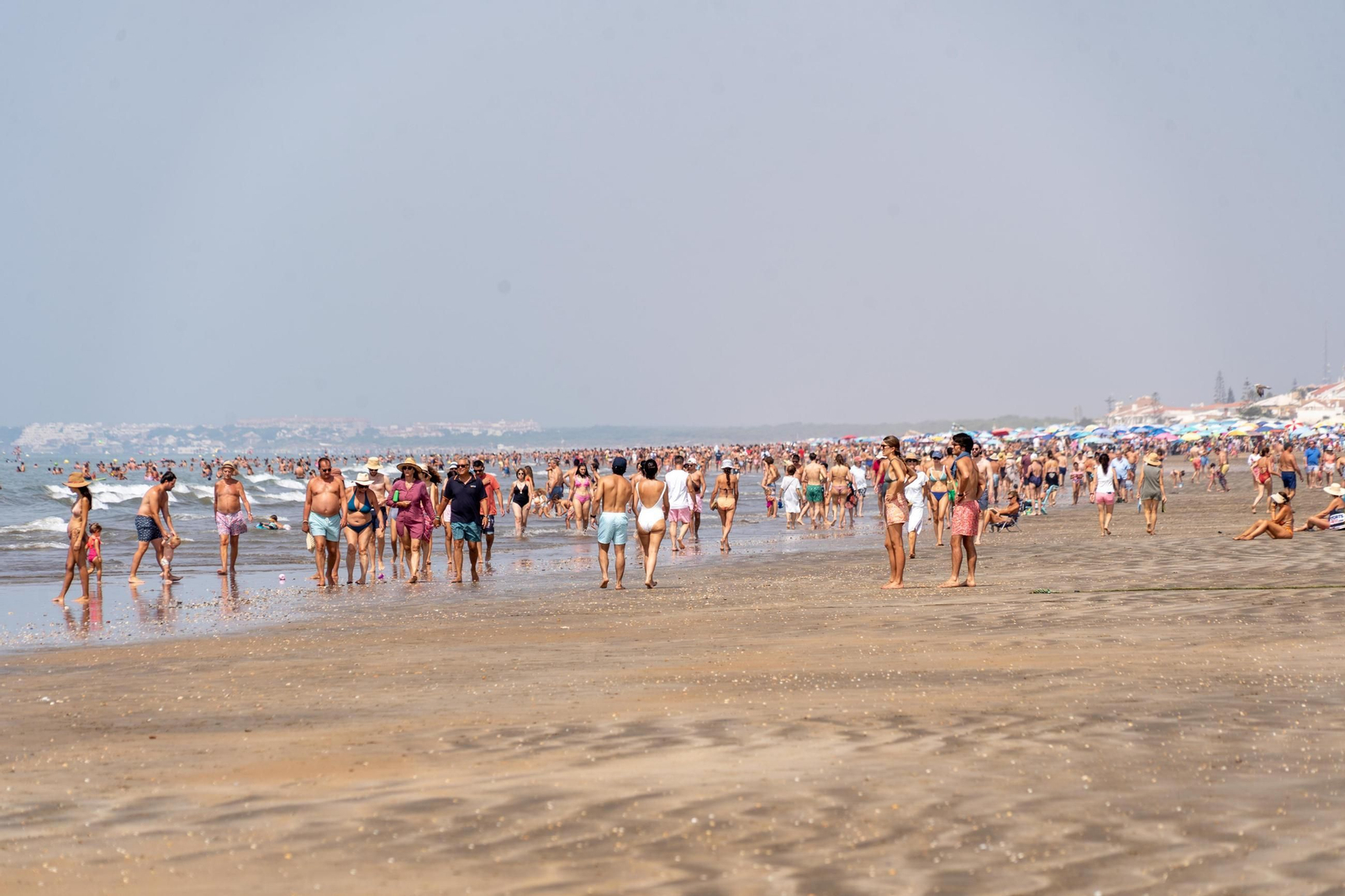 El ambiente de las playas de Huelva el domingo 24 de agosto
