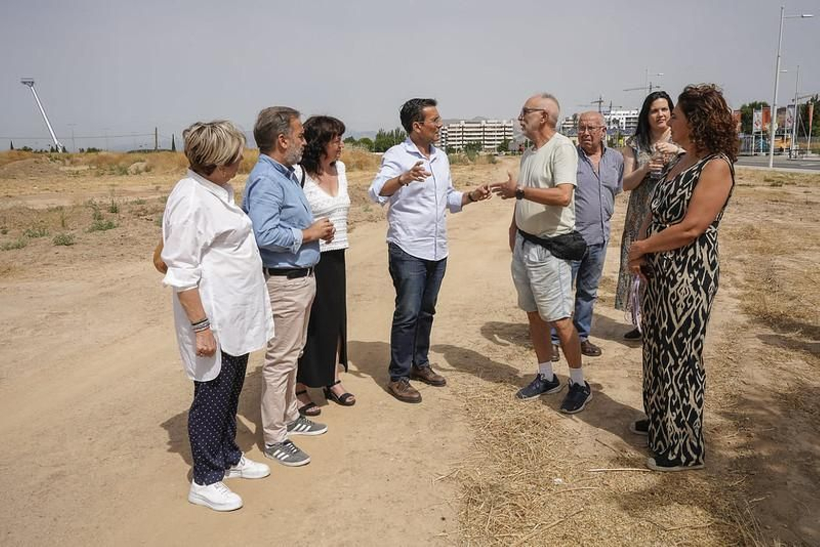 Visita al nuevo parque junto a la autovía.