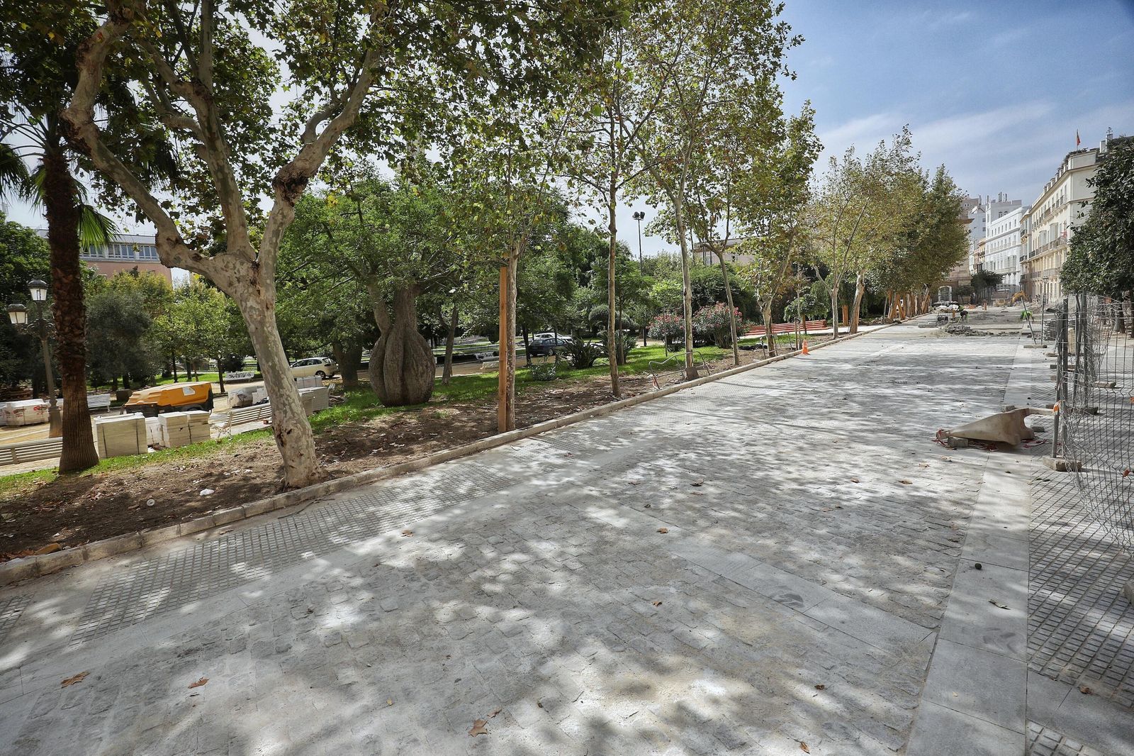 Imágenes de las obras e la plaza de España en Cádiz