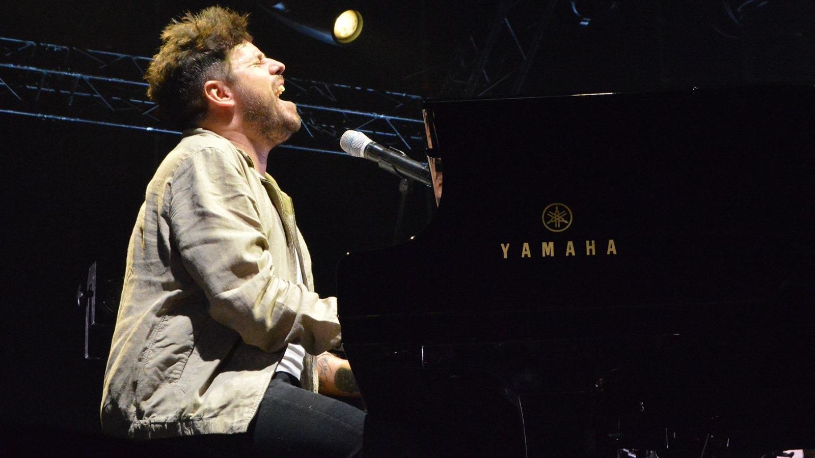 Pablo López, con su inseparable piano. Pablo López, con su inseparable piano.