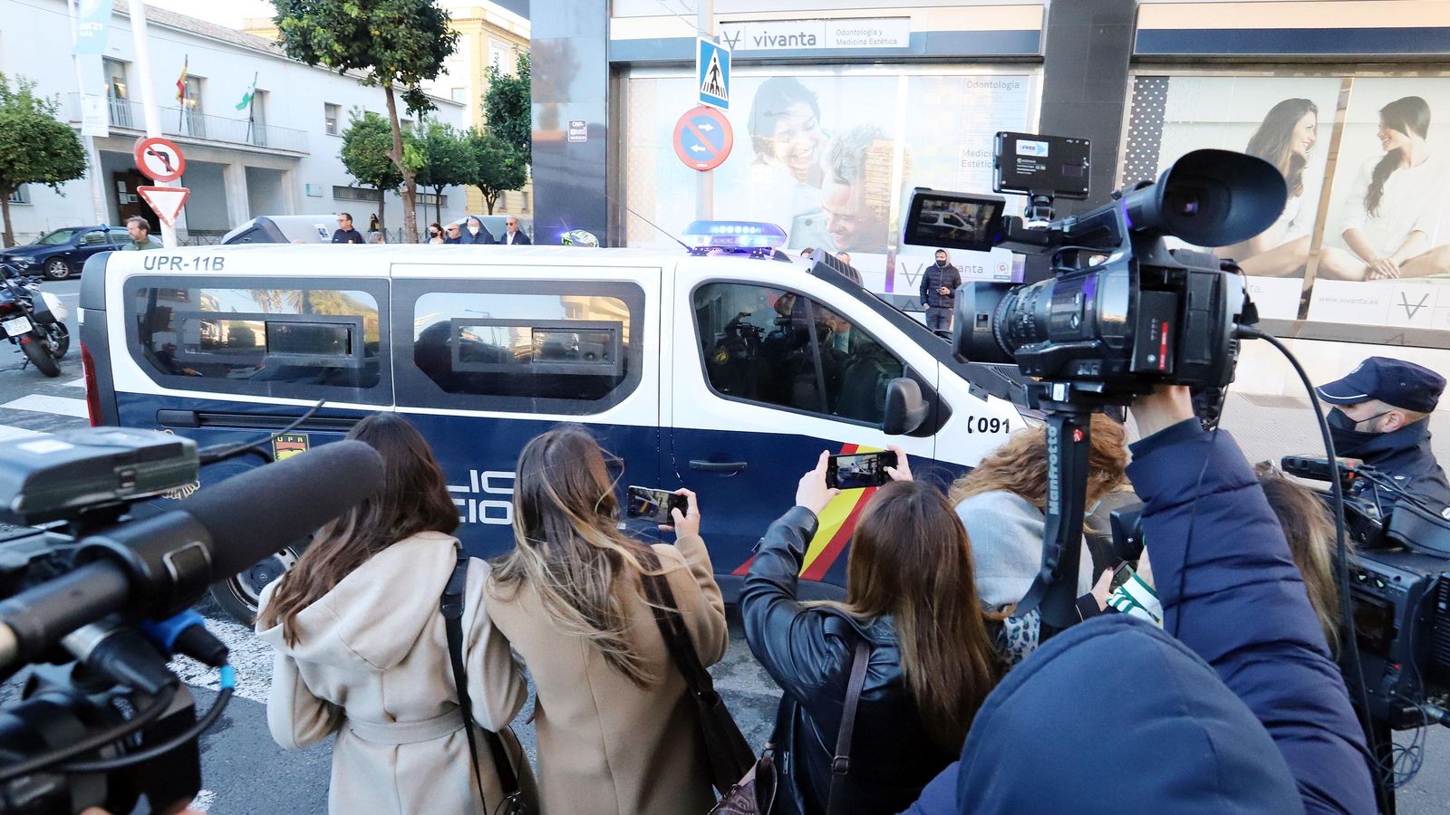 Expectación mediática ante la llegada de Bernardo Montoya, asesino de Laura Luelmo, al juicio. Expectación mediática ante la llegada de Bernardo Montoya, asesino de Laura Luelmo, al juicio.