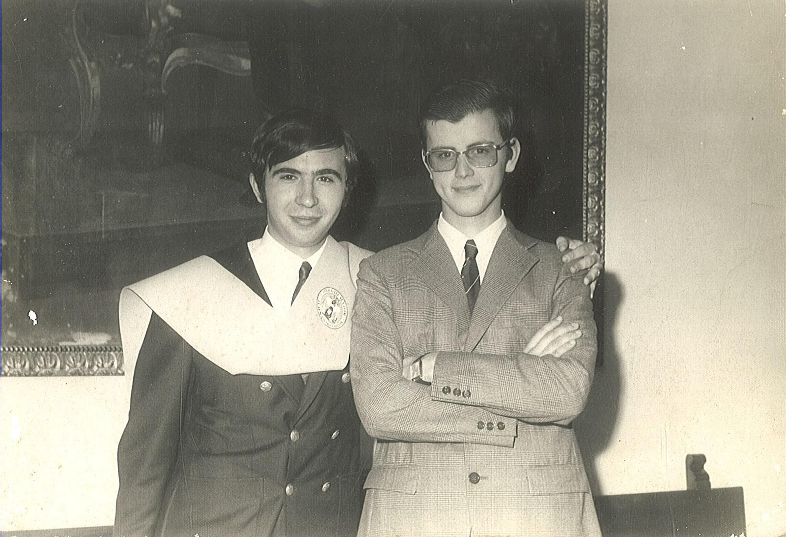 Ravina (derecha) junto a Alfonso Franco, catedrático de Medieval de la UCA, cuando estudiaban en 1970 en Sevilla