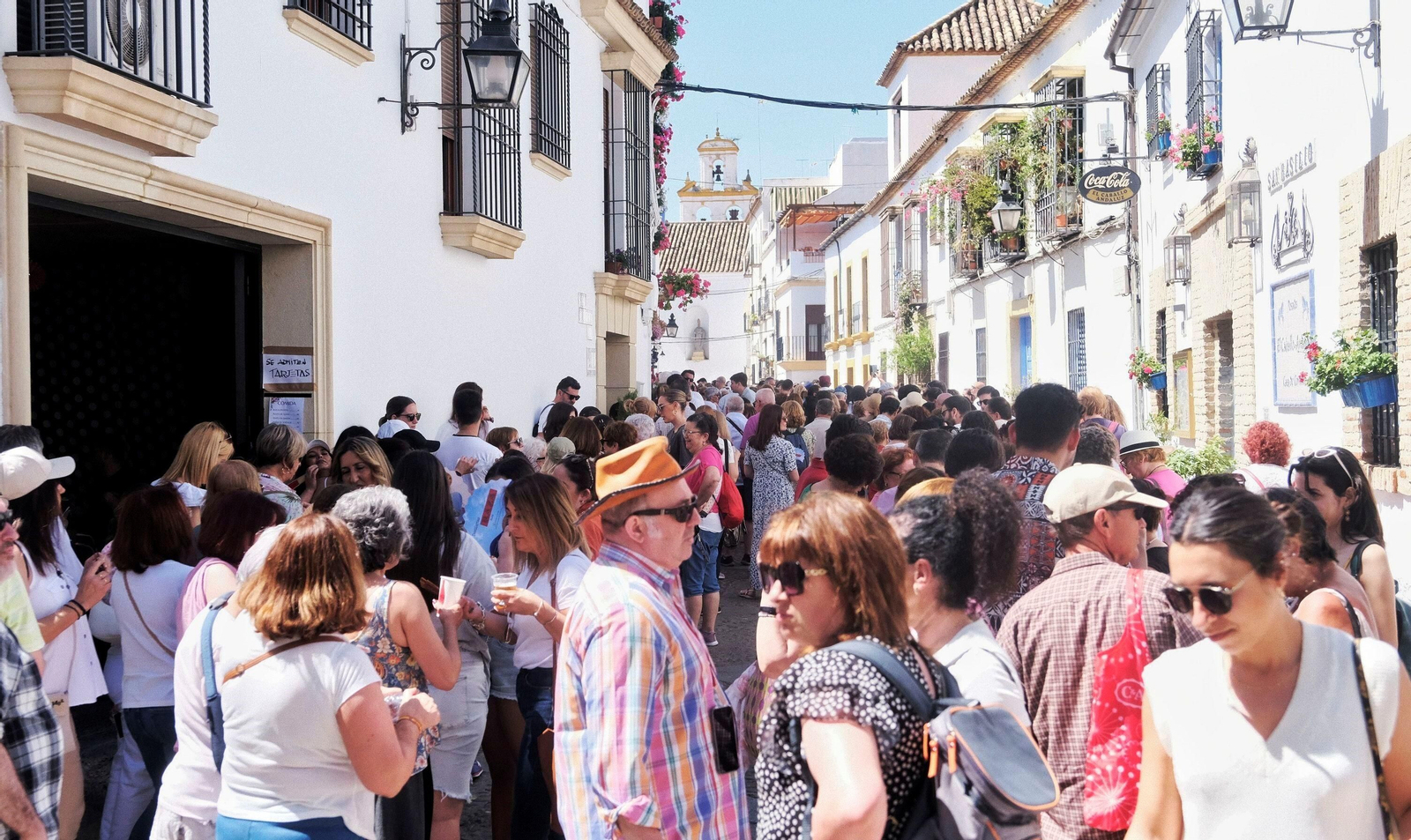Los Patios de Córdoba se llenan de turistas en su primer fin de semana, en imágenes