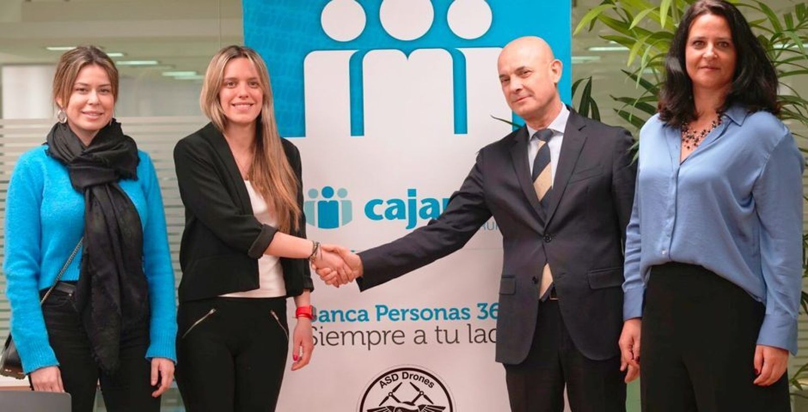 Cajamar y ADS Drones sellan un convenio para facilitar el empleo de drones en el sector agro