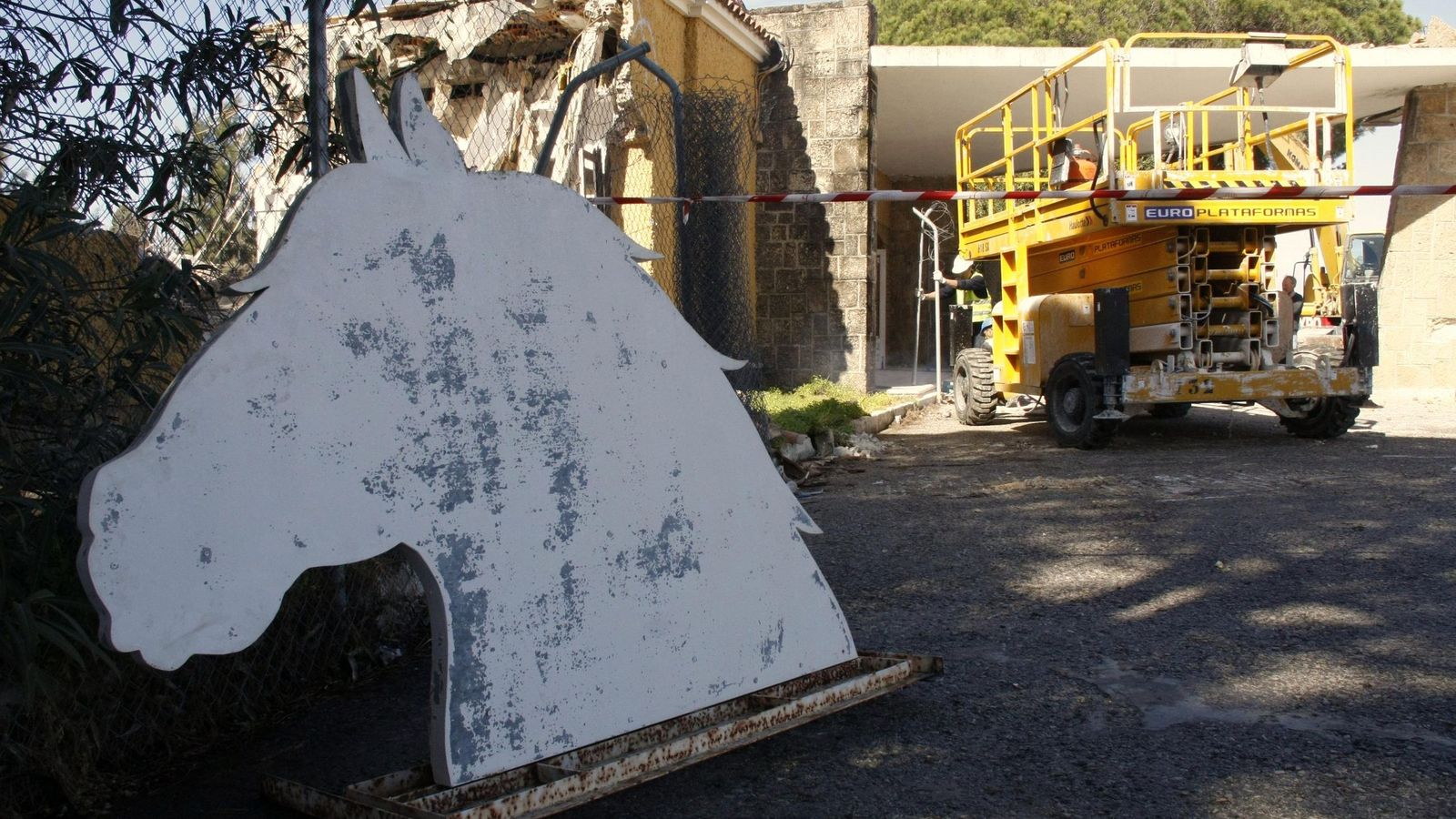 El hotel Caballo Blanco cerró sus puertas en el año 2006.