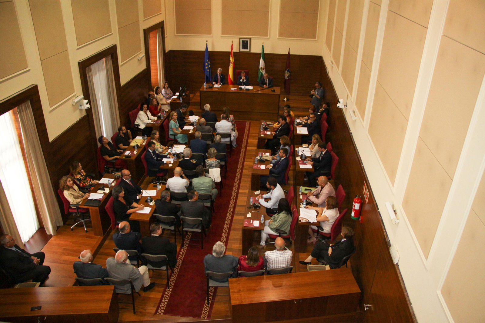 Vista general del salón de plenos del Consistorio durante la toma de posesión de la nueva corporación.