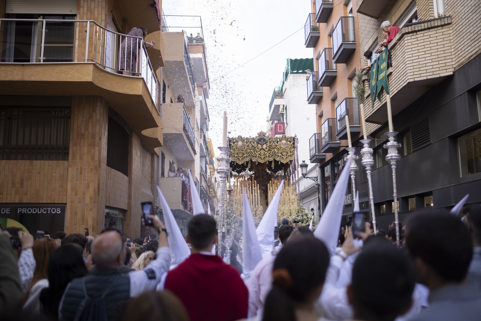 Lunes Santo: Tres Caídas en Huelva, en imágenes