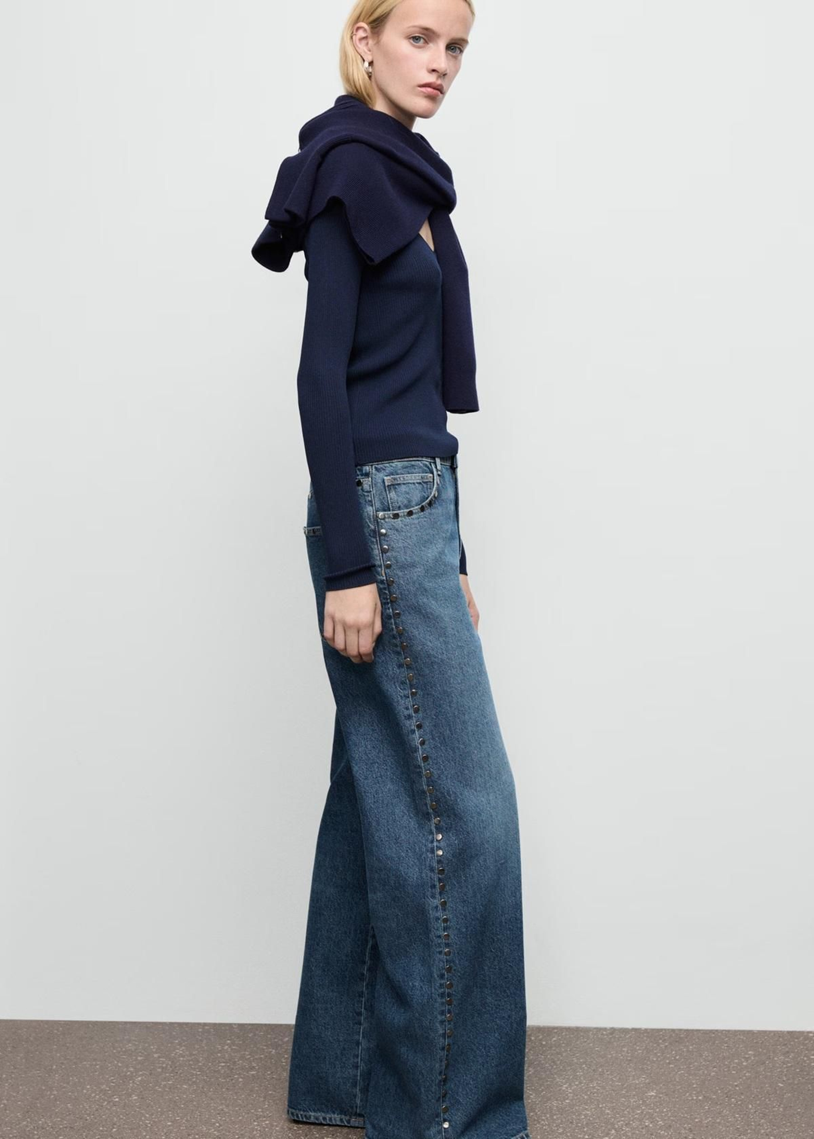 Vaqueros con tachuelas de Mango.