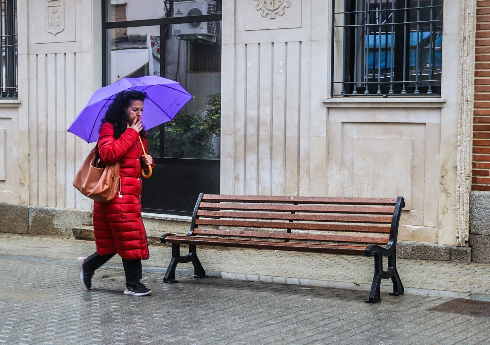 Fotografías de la mañana lluviosa en la capital