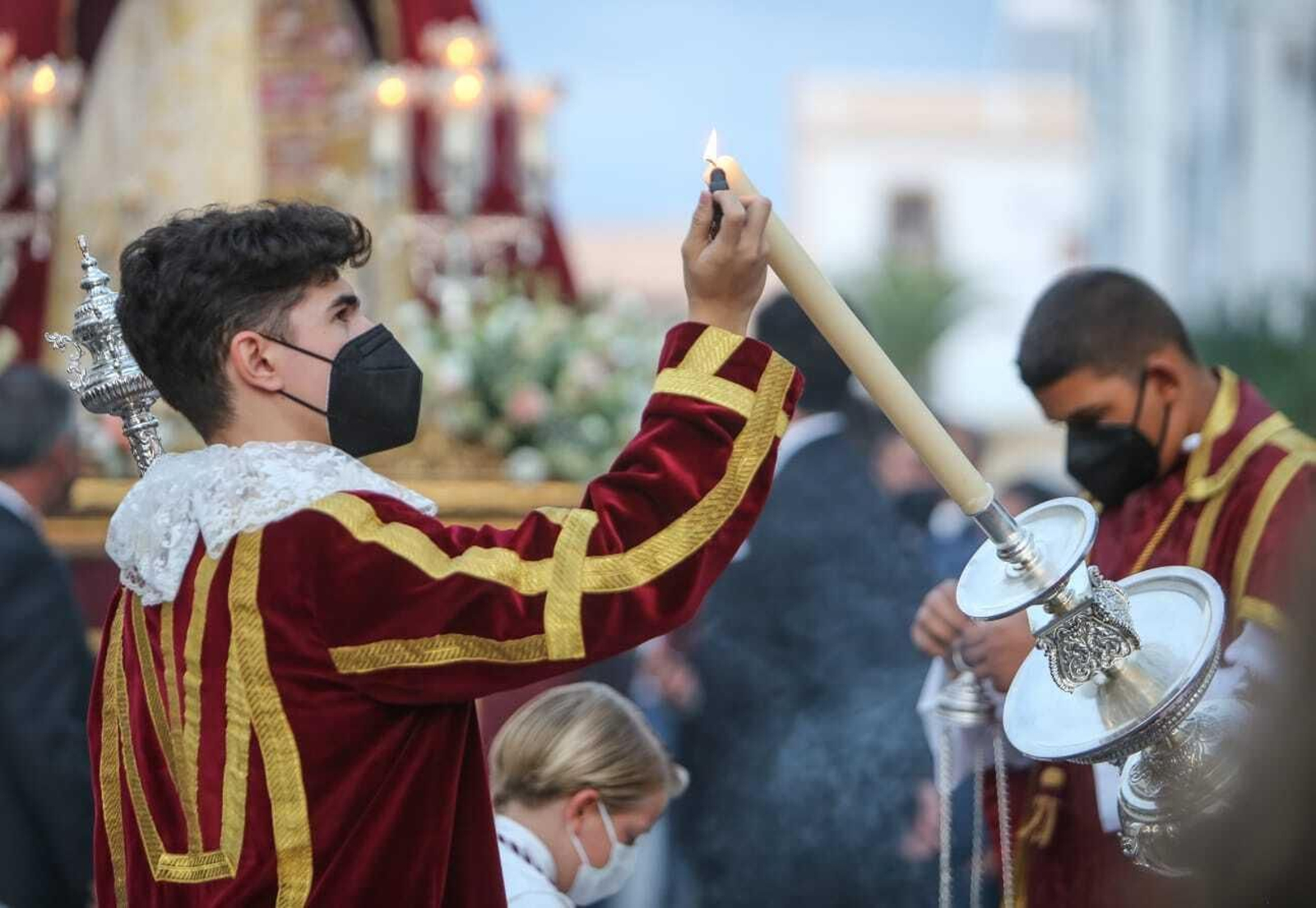 Primera salida de una imagen cofrade por las calles de Chiclana desde el inicio de la pandemia.
