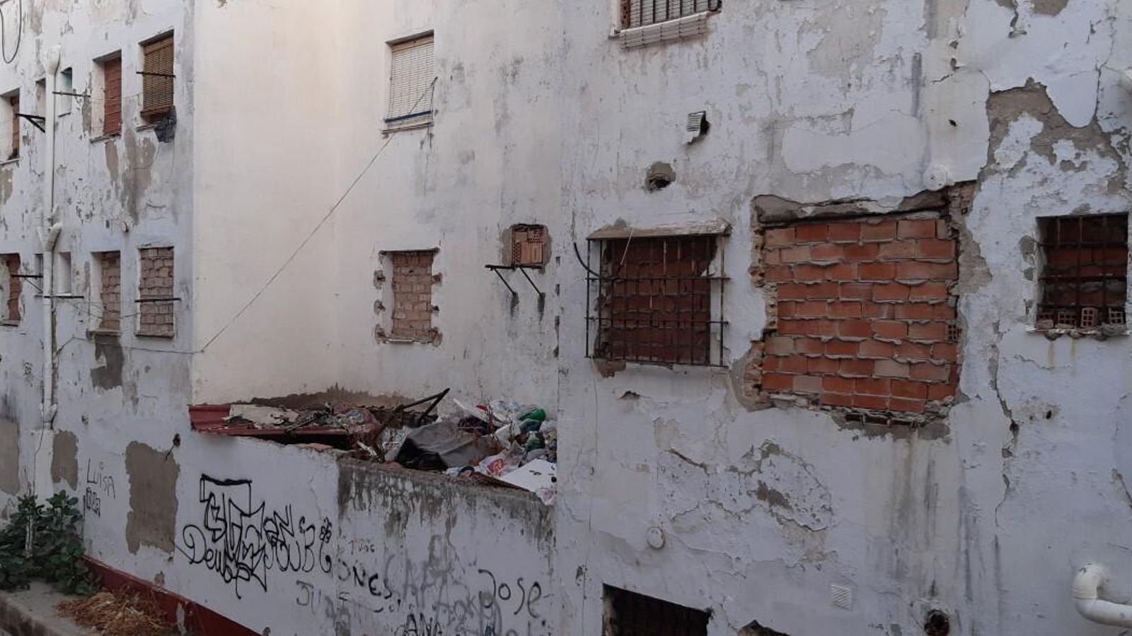 La imagen que presenta el interior del enclave marginal, ya sin residentes. La imagen que presenta el interior del enclave marginal, ya sin residentes.