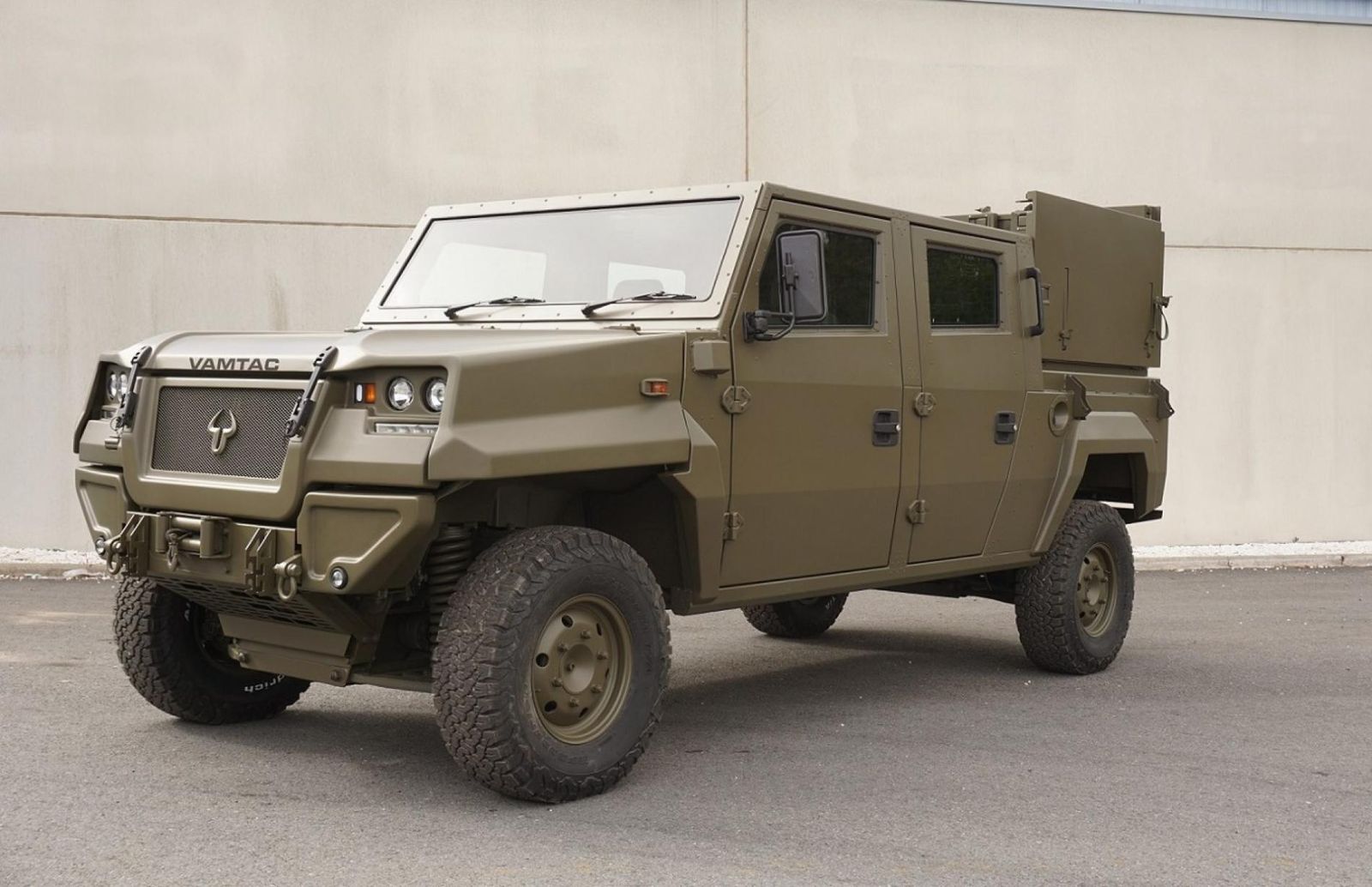 Defensa busca reemplazo a los Santana Aníbal