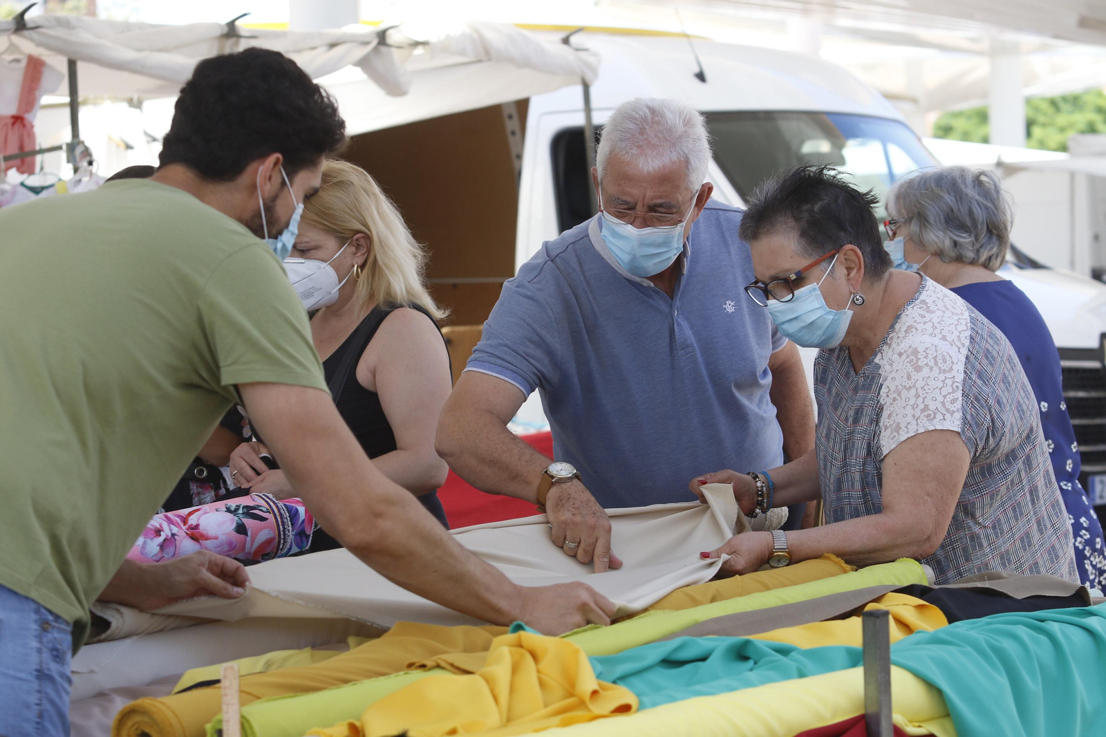 El regreso de los mercadillos de Córdoba tras la crisis del coronavirus, en fotos