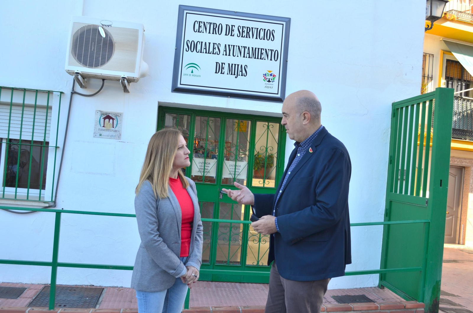 Los concejales del PSOE, Hipólito Zapico y Natalia Martínez.
