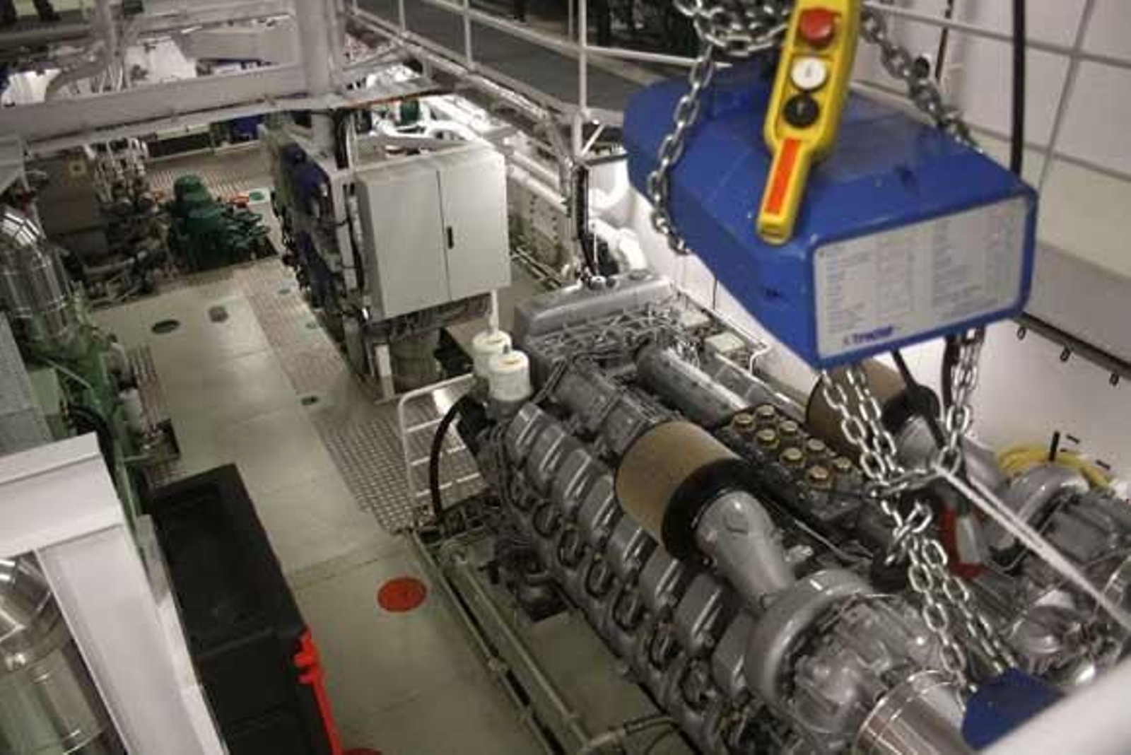 La superpatrullera 'Río Segura' hace escala en el puerto de Algeciras para repostar. Tiene 73 metros de eslora y está destinada para las misiones de la Guardia Civil en alta mar./Fotos:Vanessa Pérez

Foto: Vanessa Perez