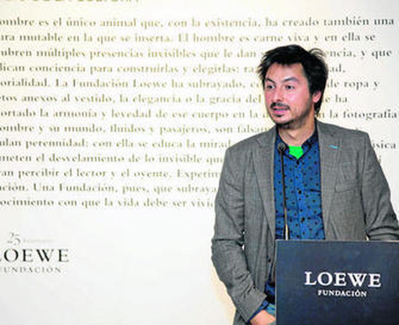 Antonio Lucas, el pasado noviembre, cuando el jurado del Premio Loewe anunció el triunfo de 'Los desengaños'.
