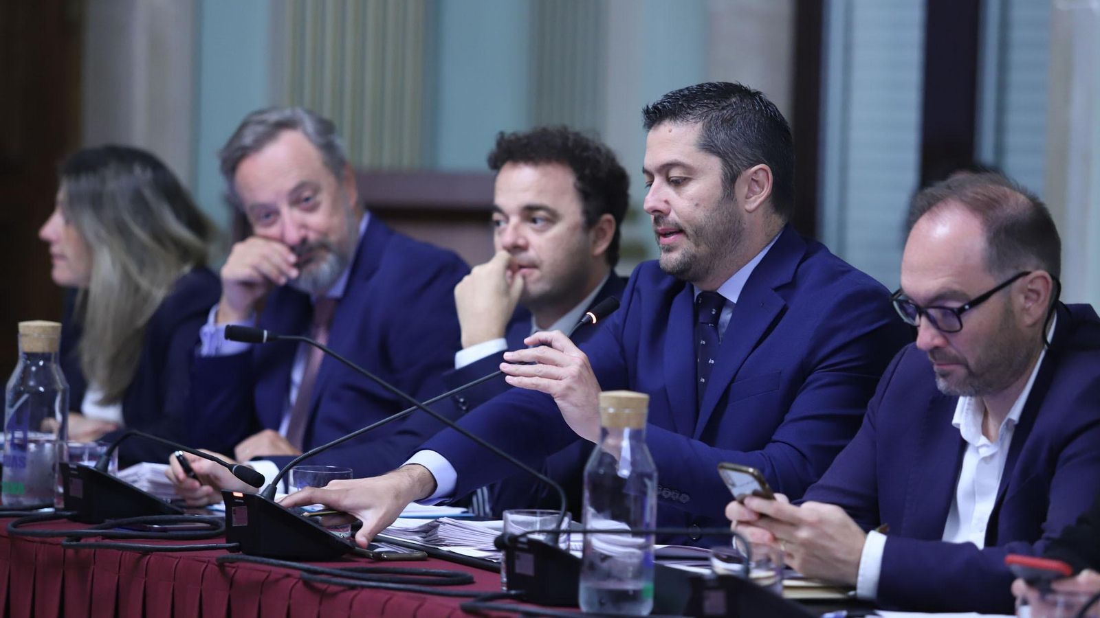 El portavoz del equipo de Gobierno, Francisco Baluffo, junto a otros concejales socialistas.