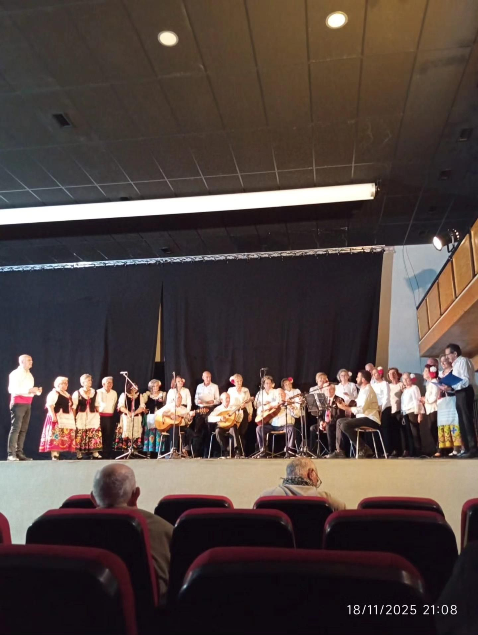 Rondalla de mayores en la actuación por Santa Cecilia.