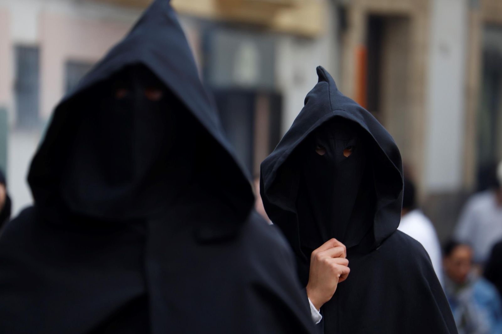 La procesión de la Universitaria en este Martes Santo de Córdoba, en imágenes