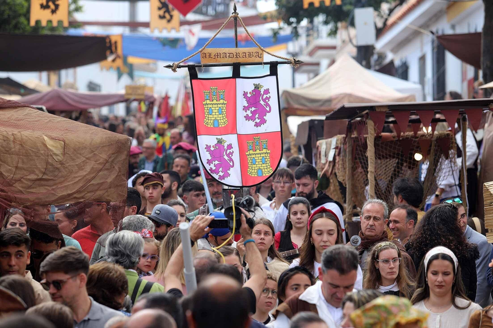 Imágenes del gran ambiente en la Feria Medieval de Palos de la Frontera, Huelva