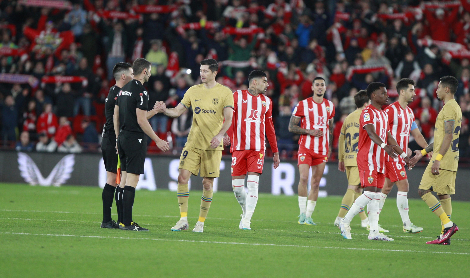 Imágenes de la victoria de la U.D. Almería ante el F.C. Barcelona