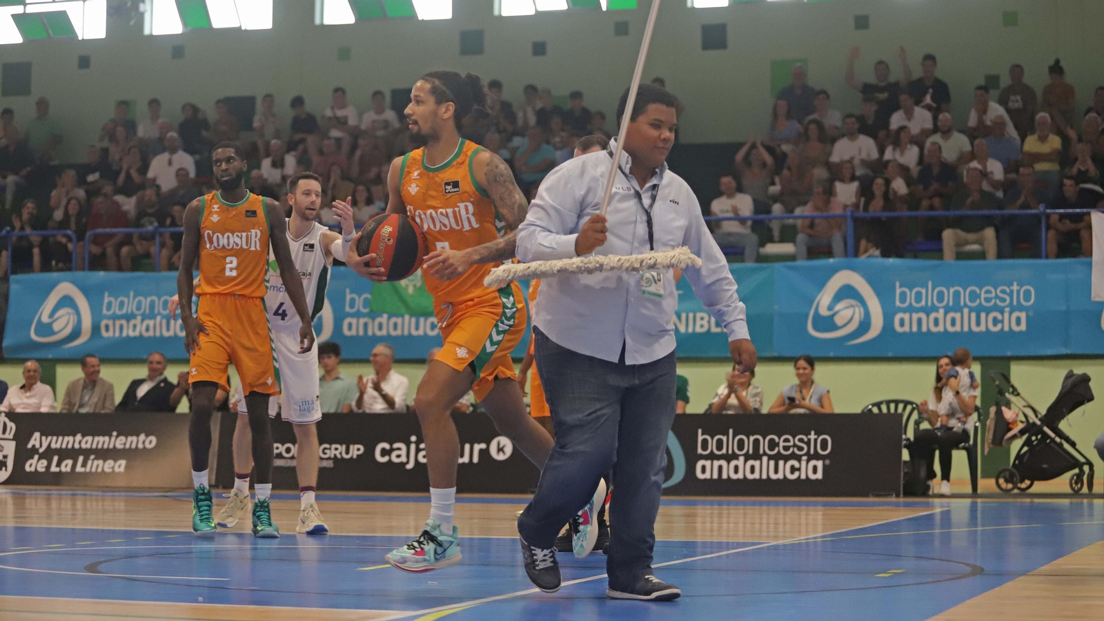 Las mejores fotos del Unicaja - Betis en La Línea