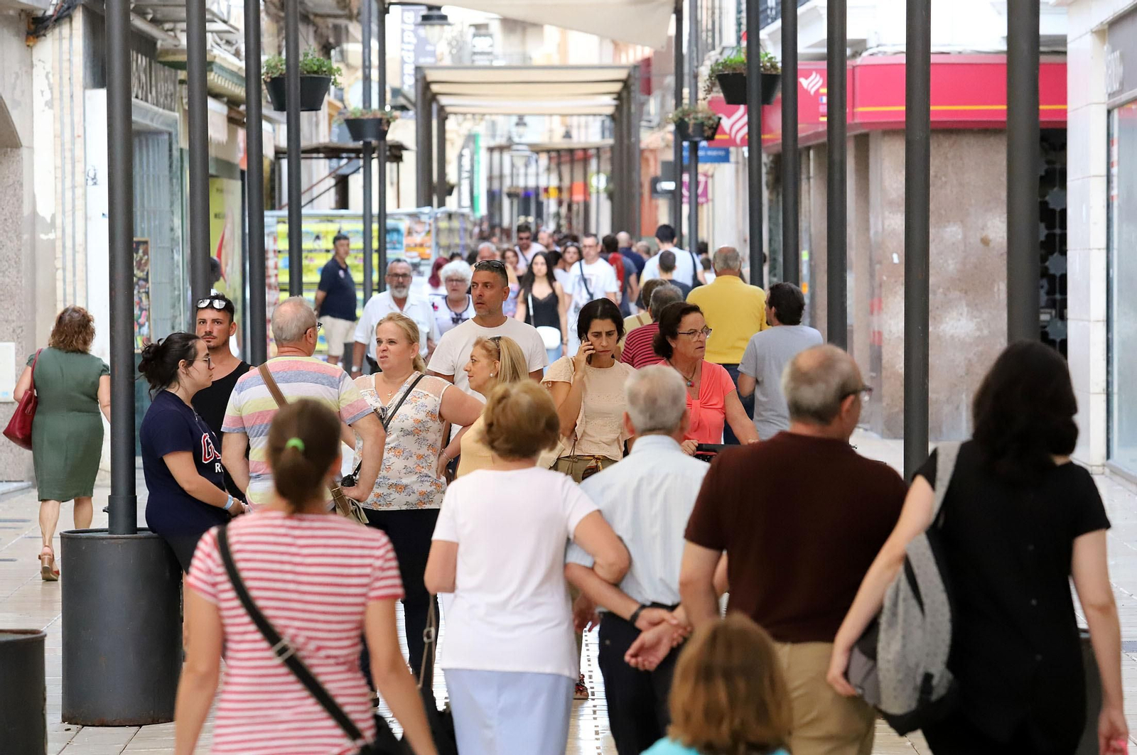Imágenes de los comercios cerrados y ambiente de las calles del centro