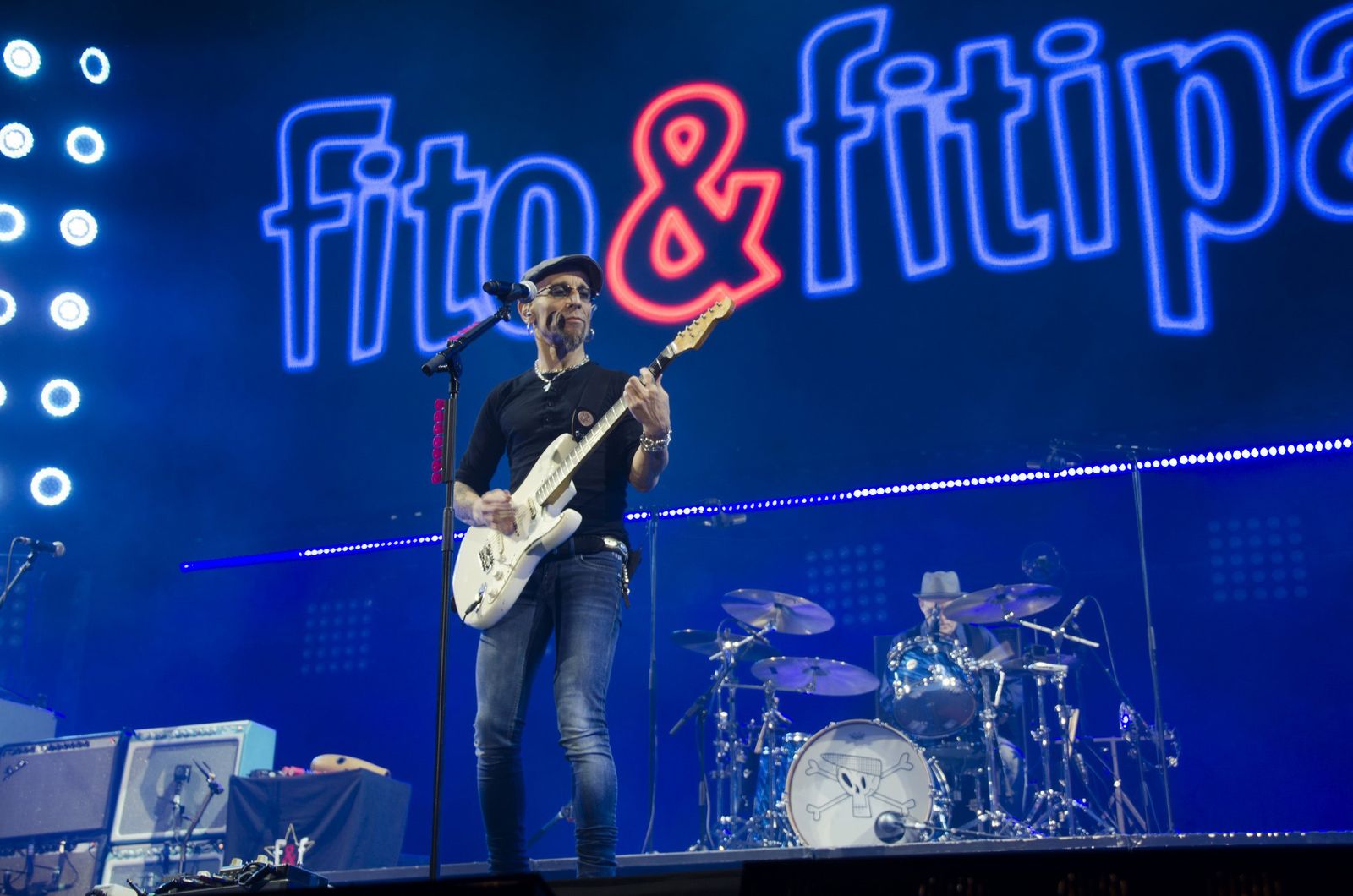 Fito Cabrales durante su actuación en Almería done celebraba dos décadas sobre los escenarios.