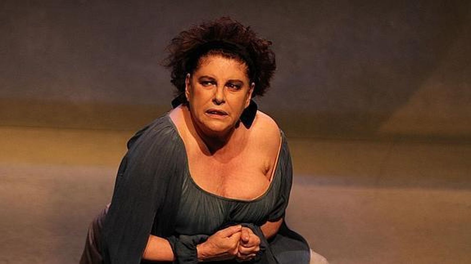 López, sobre las tablas, representando 'Ojos de agua'.