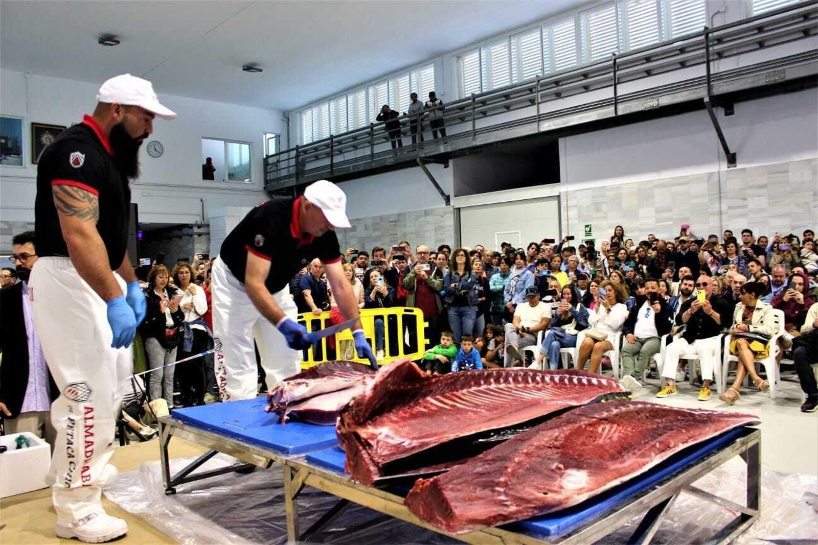La Feria del Atún de Barbate 2024, en imágenes: ronqueo y showcooking entre tapas del mejor atún