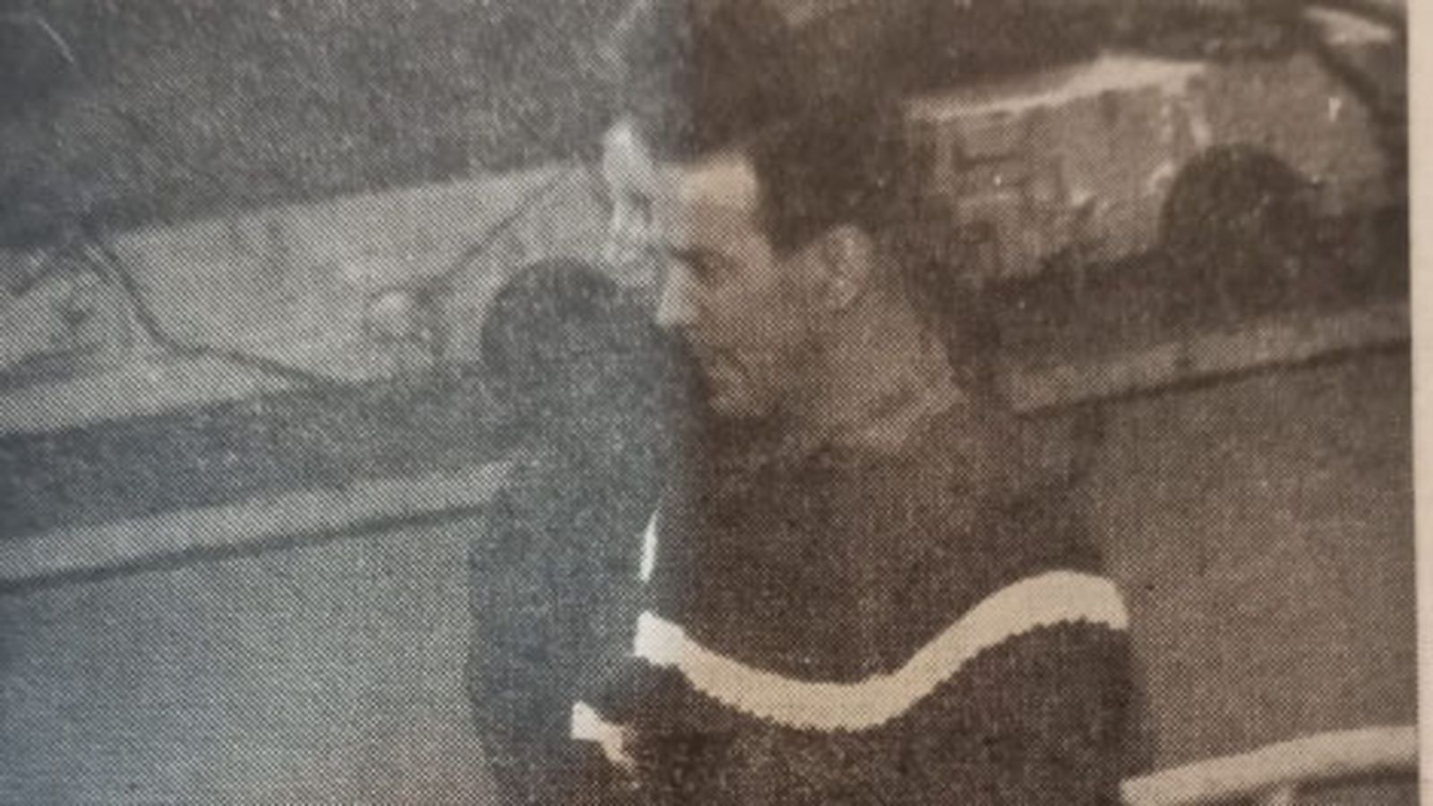 José Miguel Amezaga y un superviviente.