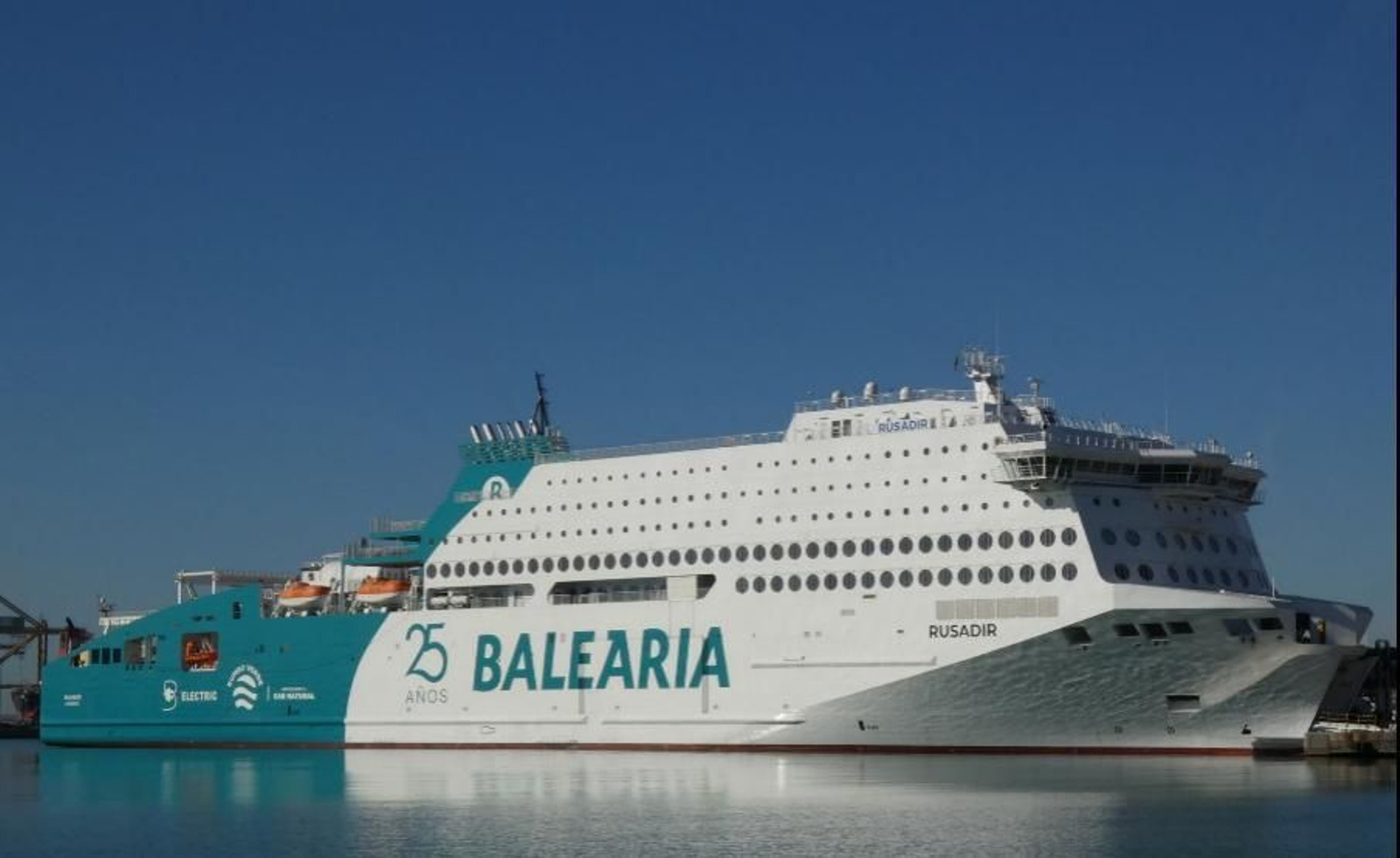 La ruta Málaga-Melilla en ferry se optimiza con el nuevo barco de Balearia