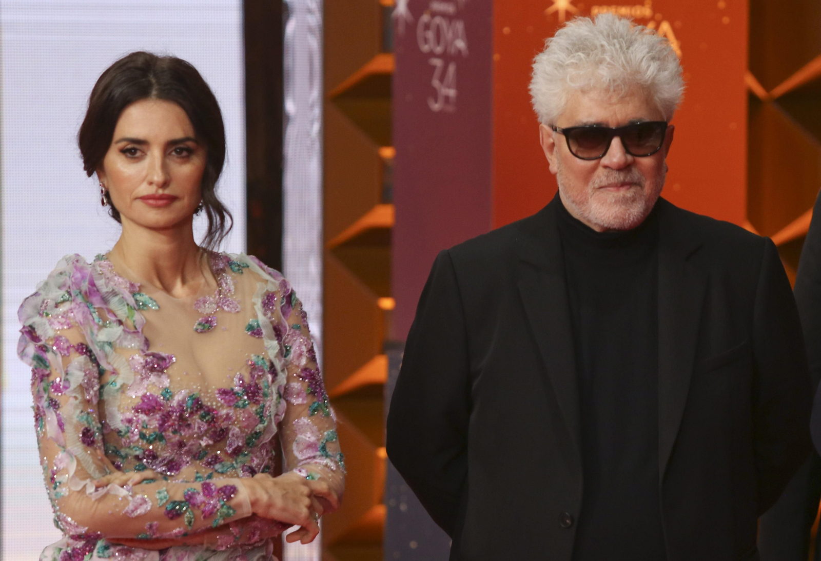 Penélope Cruz y Pedro Almodóvar, a su llegada a la gala de los Goya. Penélope Cruz y Pedro Almodóvar, a su llegada a la gala de los Goya.