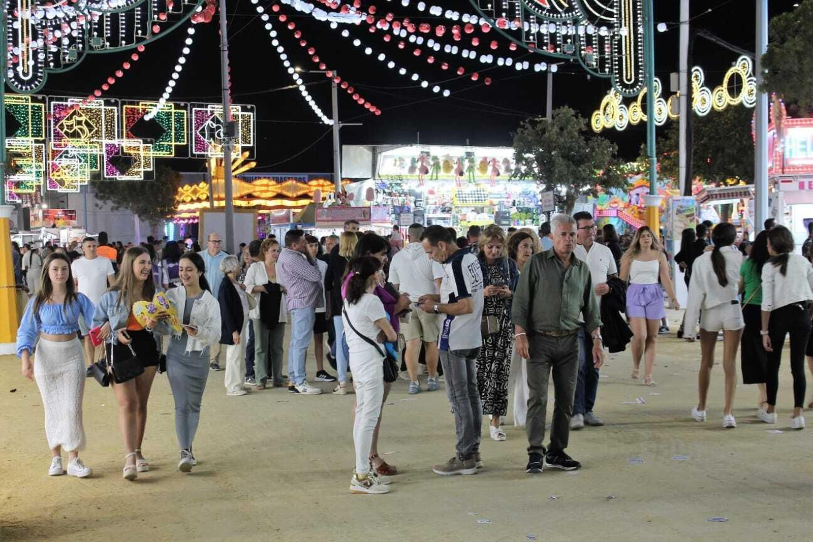 Imágenes de la Feria de Chiclana 2024: alumbrado y las primeras horas de fiesta