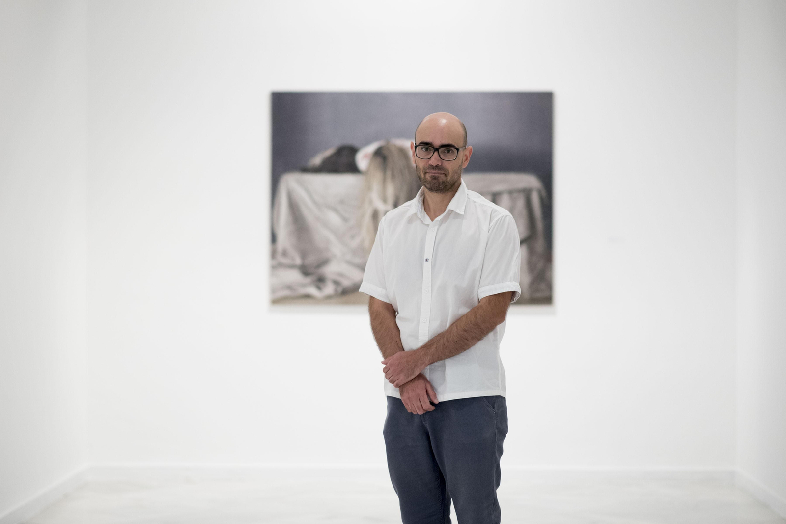 Antonio Montalvo exhibe su mundo de incógnitas en 'Bajo un sol de ceniza'