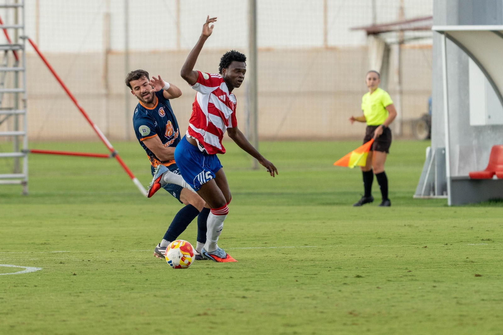 Obi Anthony en el duelo ante el Recreativo Granada.