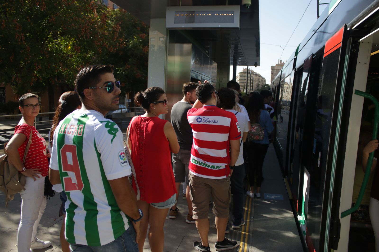 El Metro refuerza el servicio para la celebración del ascenso