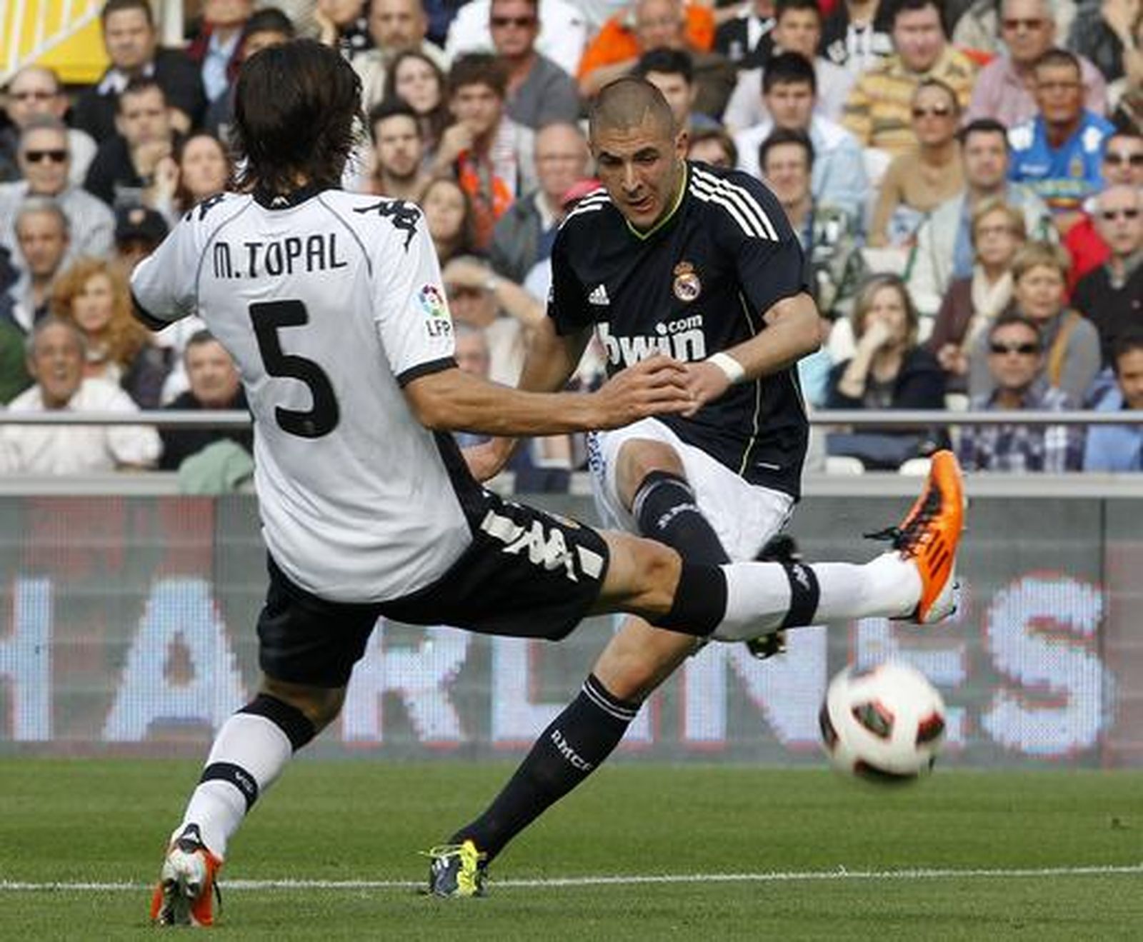 El Real Madrid golea al Valencia a domicilio (3-6). / Reuters
