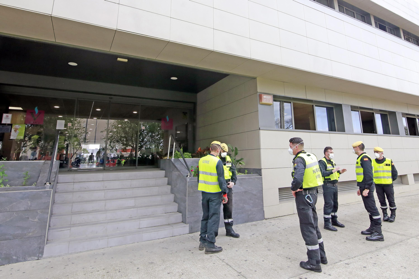 Policía Nacional junto a Infantería de Marina, y la UME en Jerez