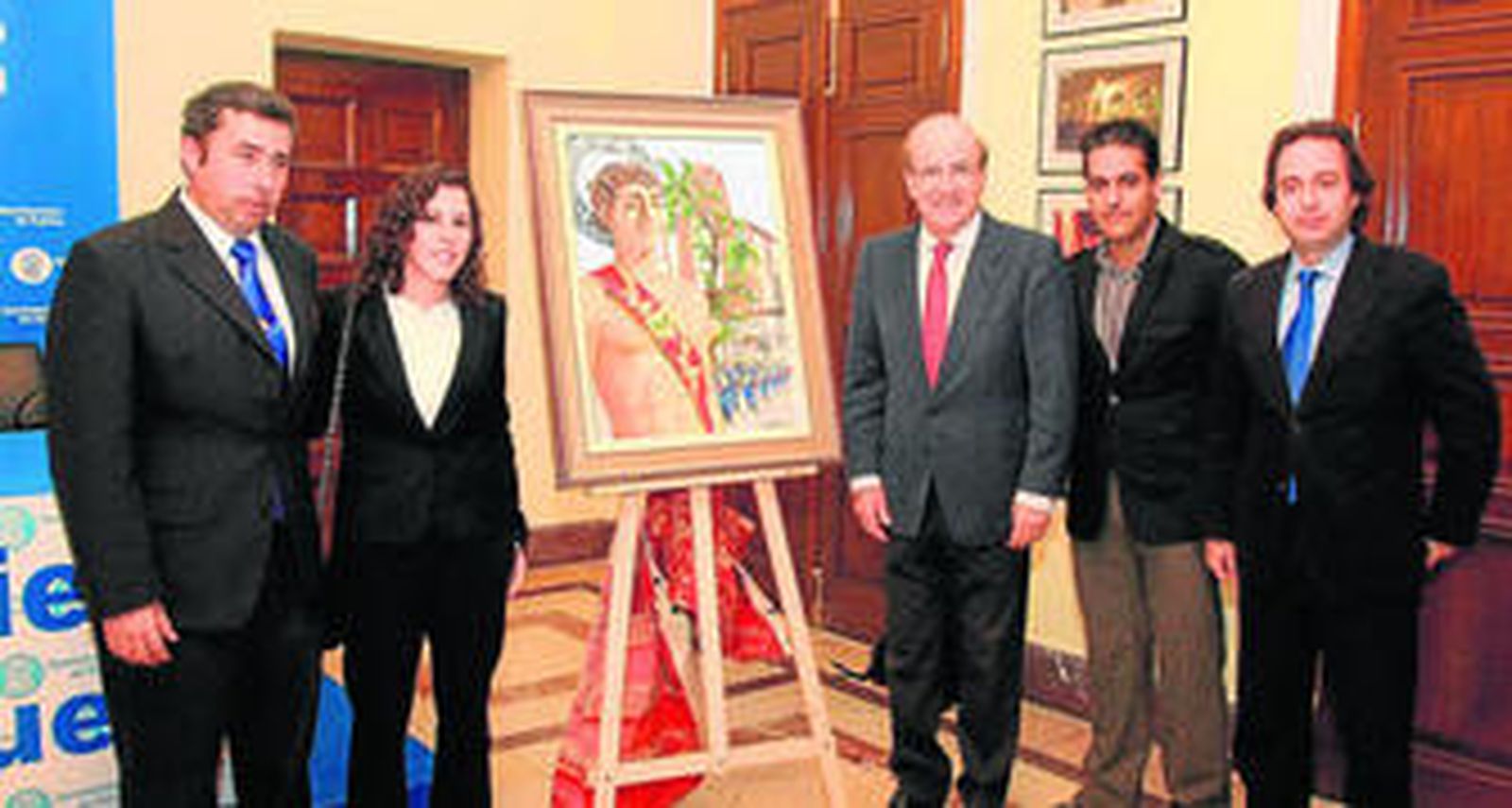 Ángel Salazar, Marta Robledano, Pedro Rodríguez, José Ángel González y Manuel Remesal, junto al cartel.