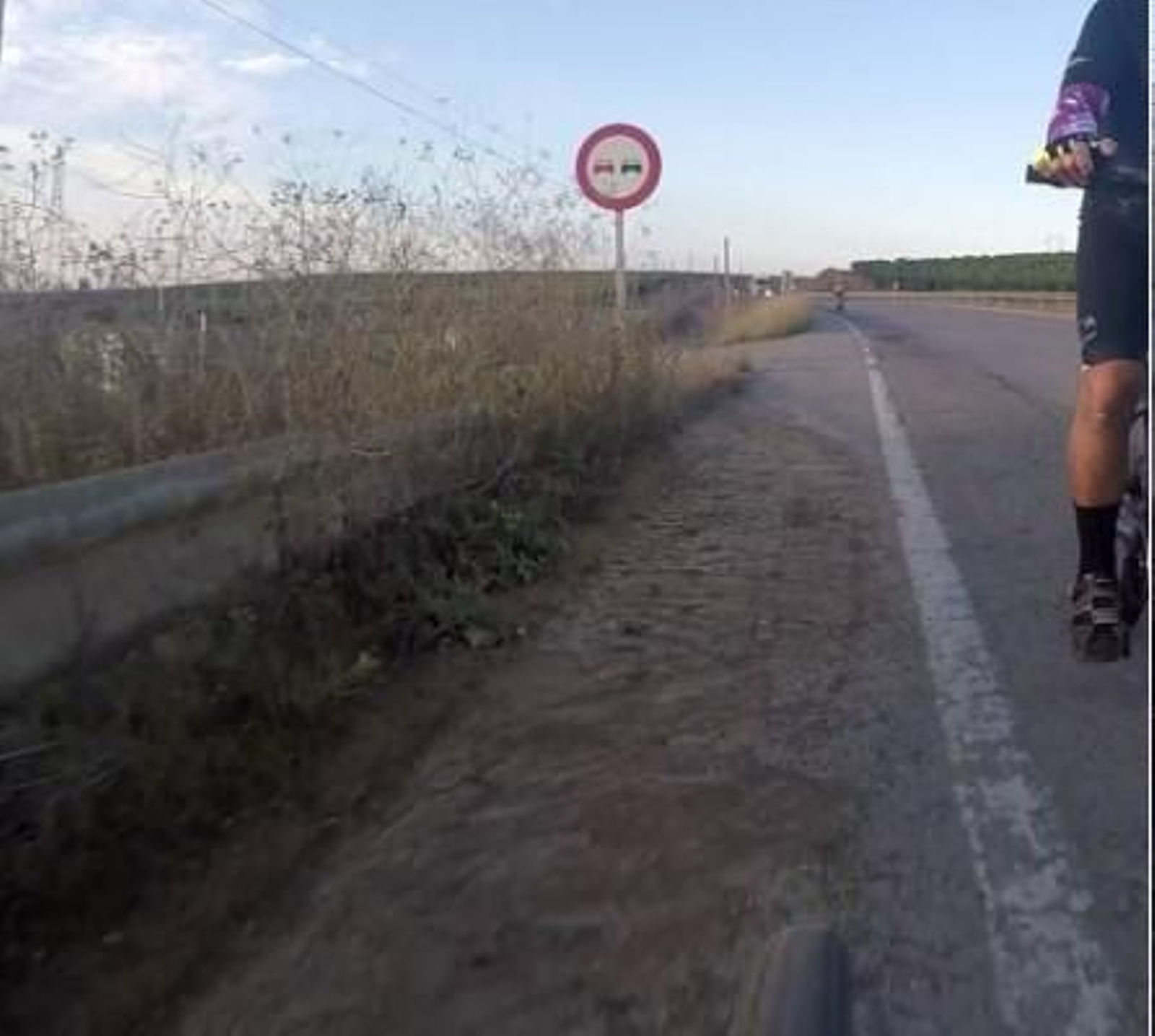 Las grietas y socavones de la carretera autonómica A-8006 de Sevilla a La Algaba y Villaverde