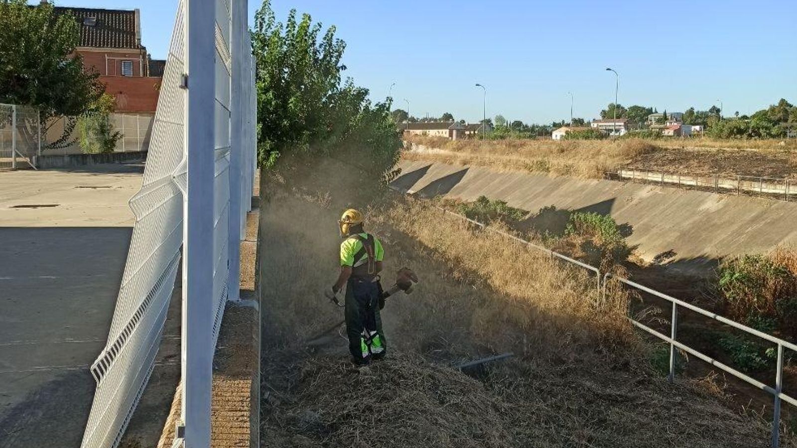 Fumigación junto a un colegio.