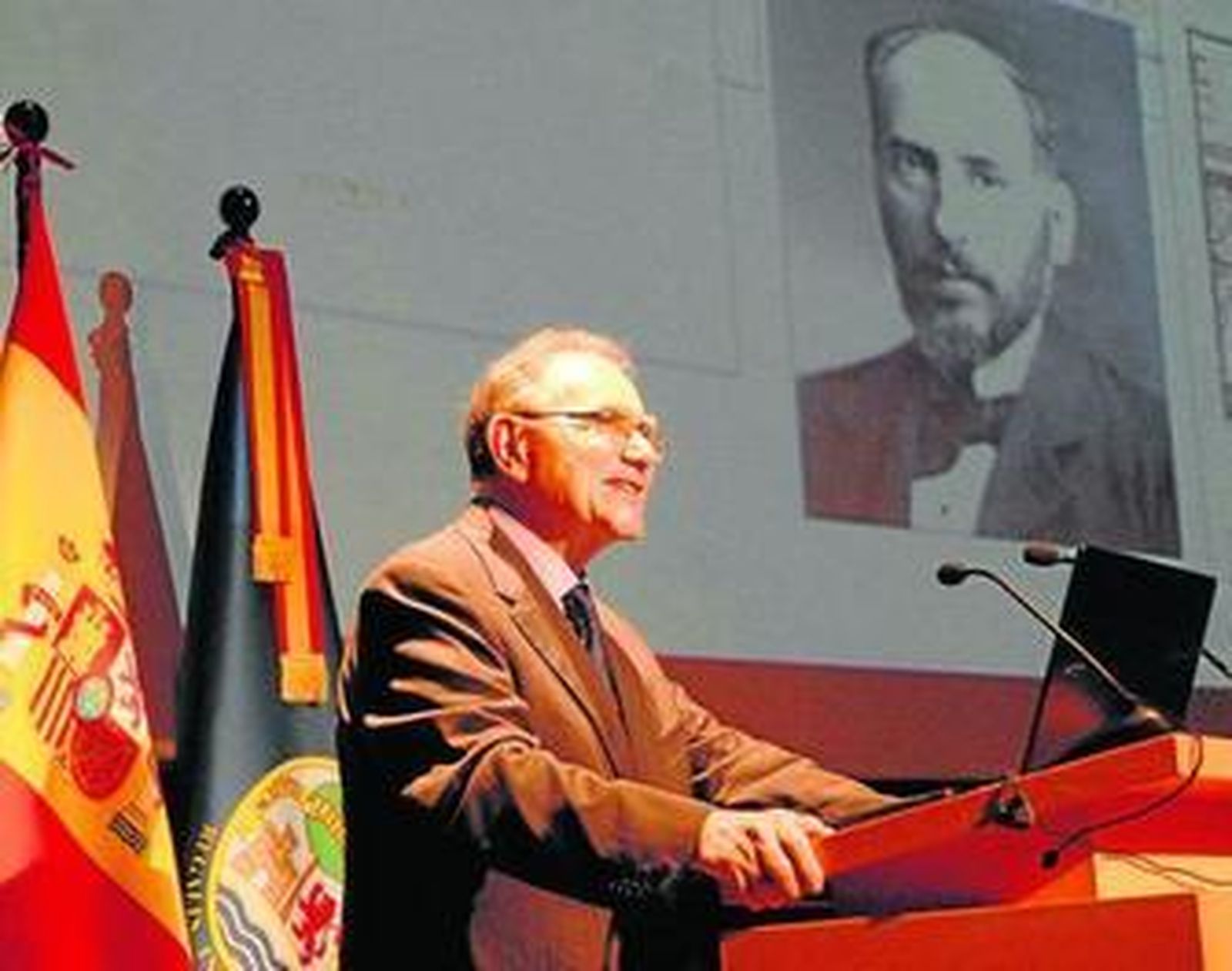 Antonio Campos, durante la ponencia sobre Ramón y Cajal, en el centro de congresos.