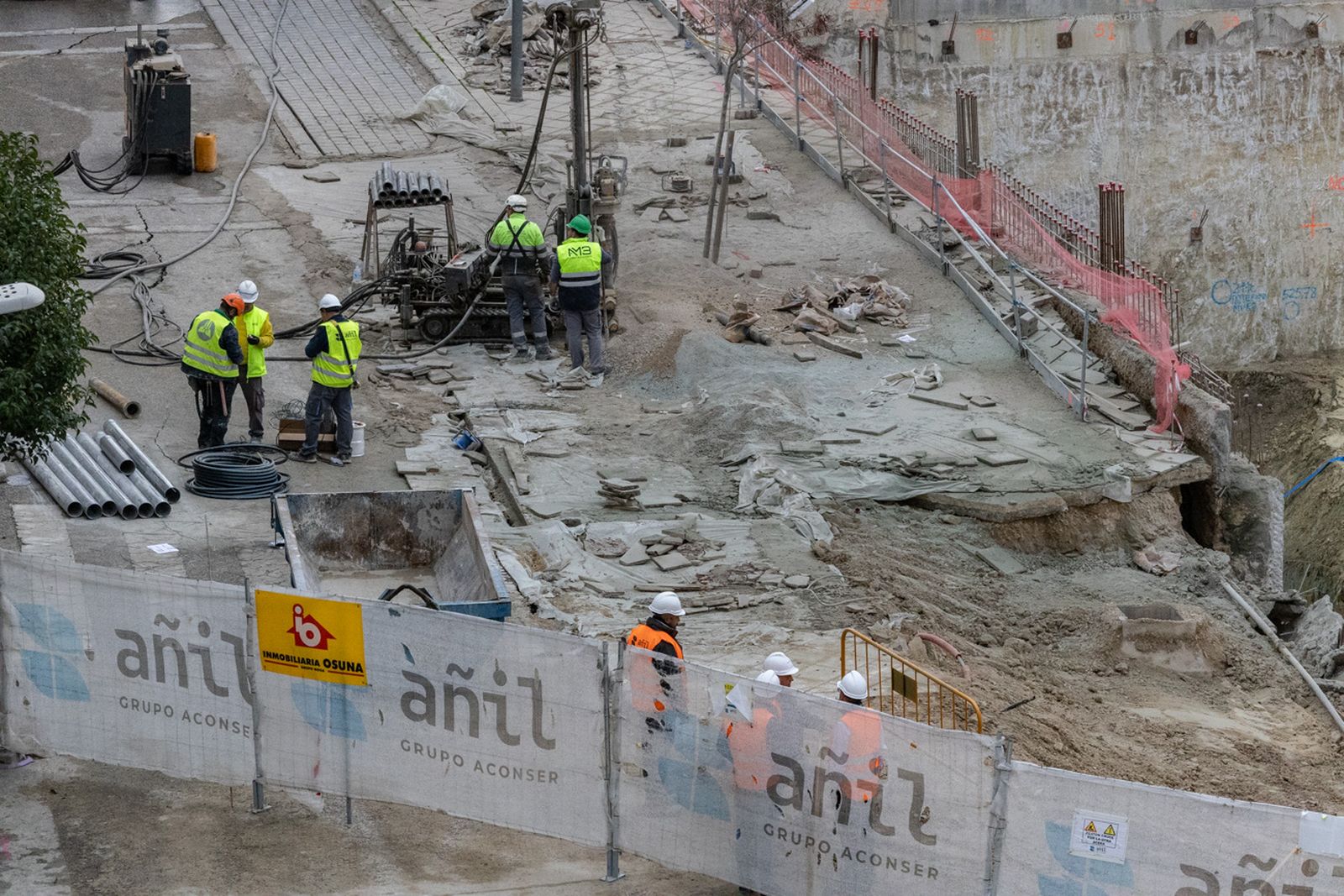 Así continúan las grietas de la calle Unicef en Jaén