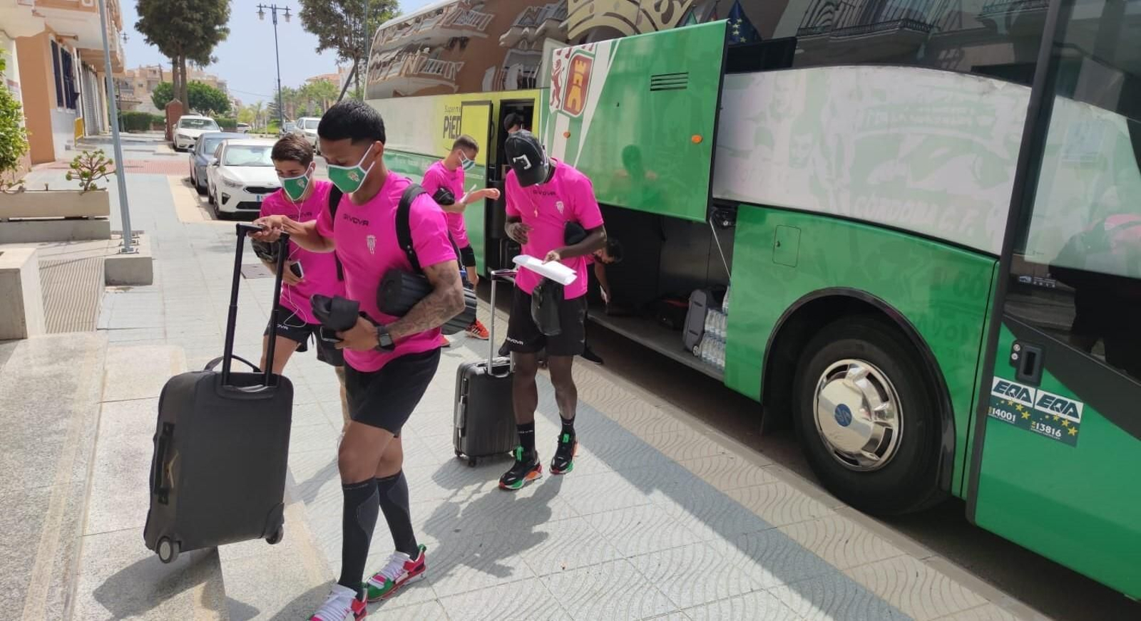 Los jugadores del Córdoba CF llegan al hotel de concentración en Torrox. Los jugadores del Córdoba CF llegan al hotel de concentración en Torrox.